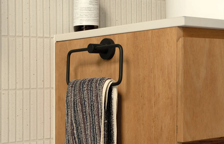 Radii Hand Towel Holder Round Plate Phoenix