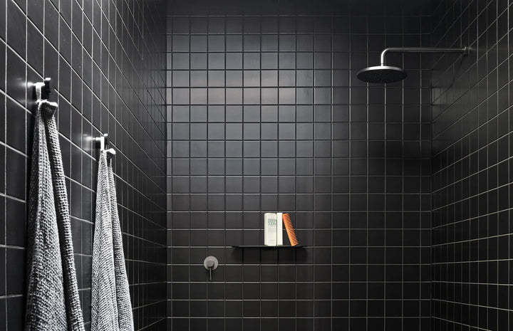 Vivid Shower Rose 230mm Round Phoenix